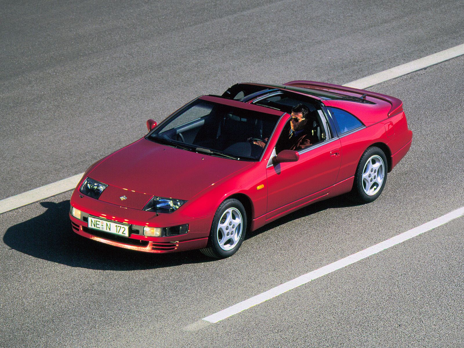 Zupełnie inny niż Skyline GT-R Nissan 300ZX Z32 był ostatnim z rodziny Fairlady z literką X w nazwie modelu. Jego następca to 350Z. 300ZX nie był tak kultowy jak jego poprzednik, ale doskonale uzupełniał w gamie sportowców Skyline'a. Niestety Skyline nie był oferowany z kierownicą po lewej stronie, za to ZX tak. To typowe Gran Turismo, ale osiągi są niczego sobie.