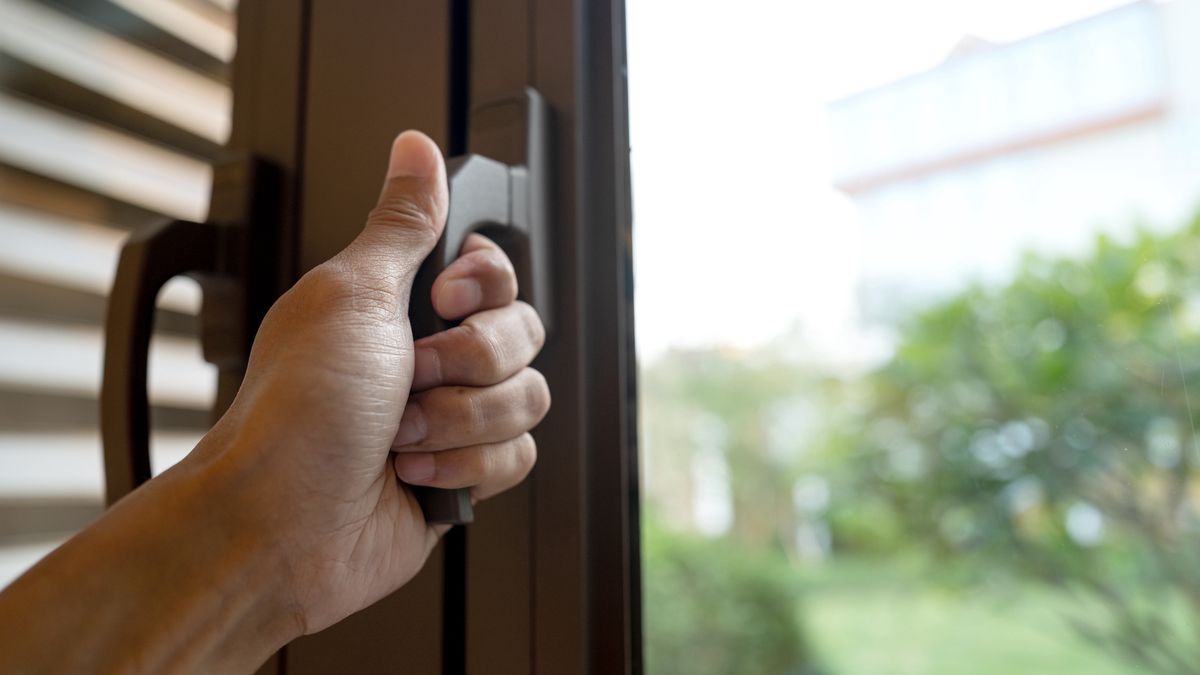 Czy otwierać okna w upały?