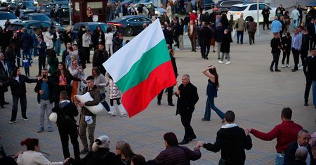 Ósme wybory w pięć lat. Bułgarzy idą do urn. "Trzy bieguny"