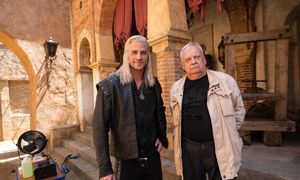 Liam Hemsworth i twórca "Wiedźmina" razem na planie hitu Netfliksa