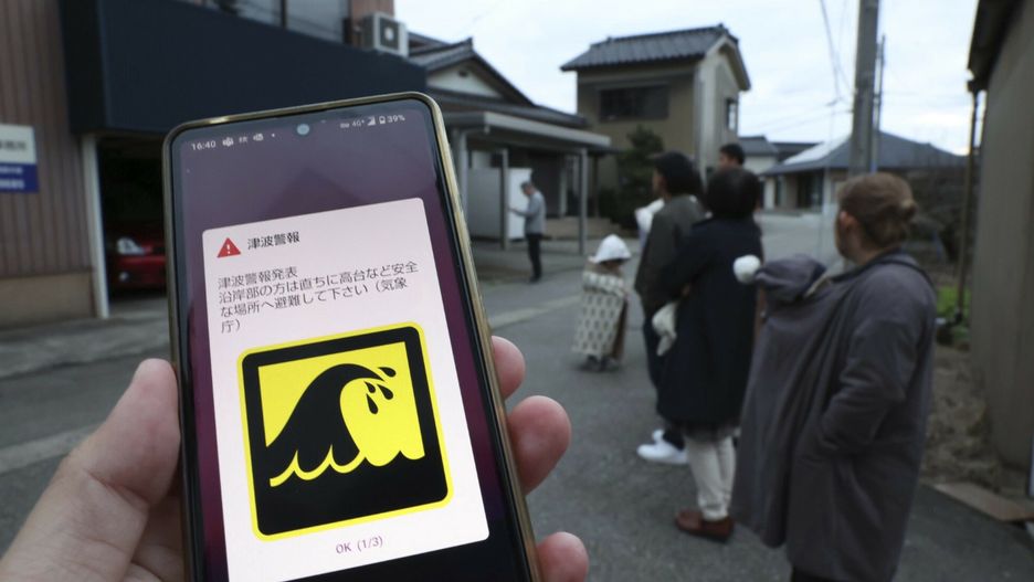 TemporaryA smartphone notifies the issuing of a tsunami warning in Japan on January 1, 2024. A massive earthquake occurs near Ishikawa Prefecture, Noto Peninsula. A major tsunami warning has been issued for the Noto region of Ishikawa Prefecture.( The Yomiuri Shimbun via AP Images )Tosei Kisanuki