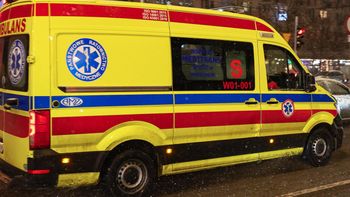 Wrocławski strażnik miejski potrącony. Trwa pościg za kierowcą