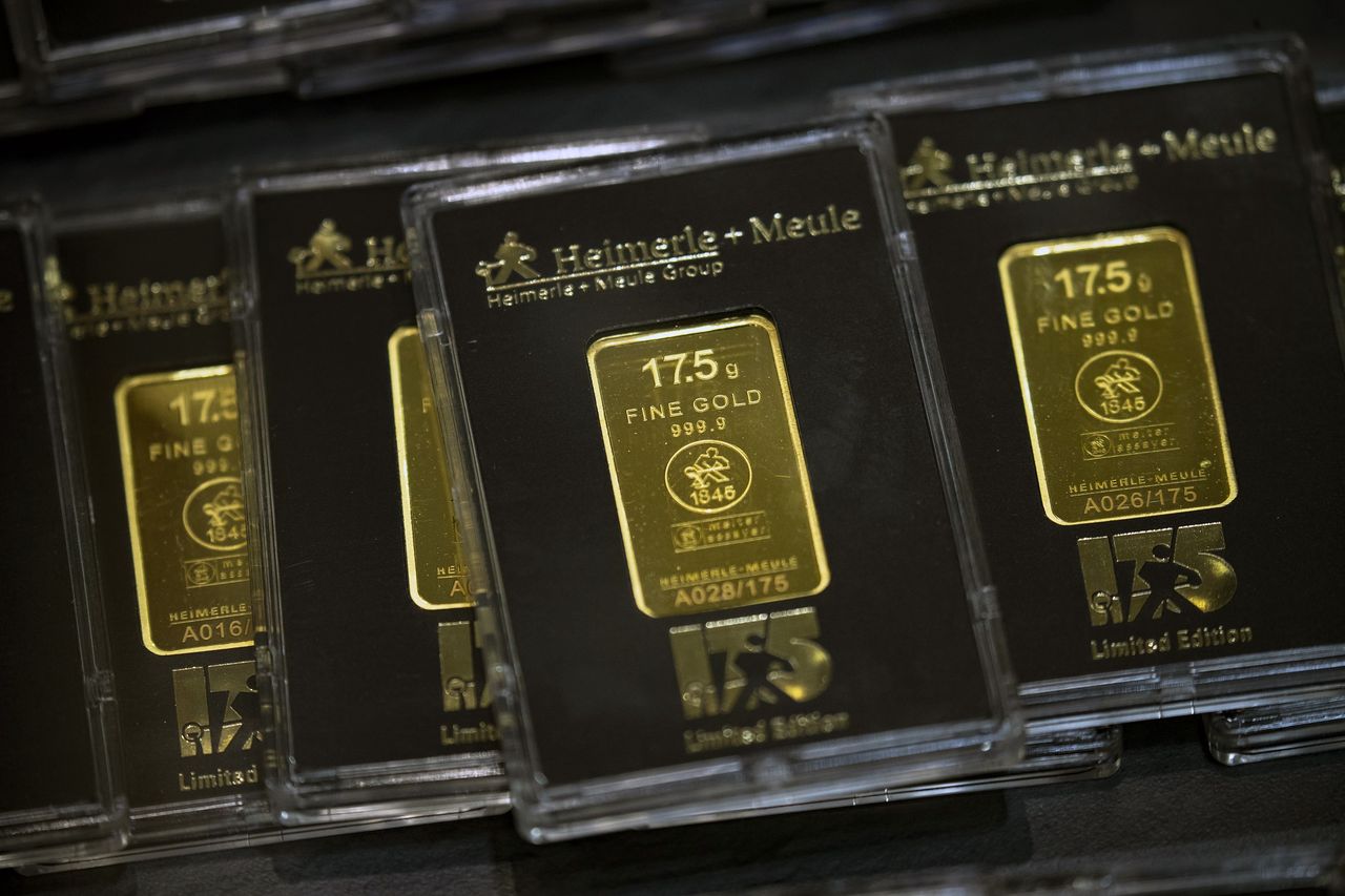 Gold prices soar to record highs amid fed rate cut speculation