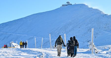 W trampkach na karkonoską Śnieżkę. Ratownicy apelują o rozsądek
