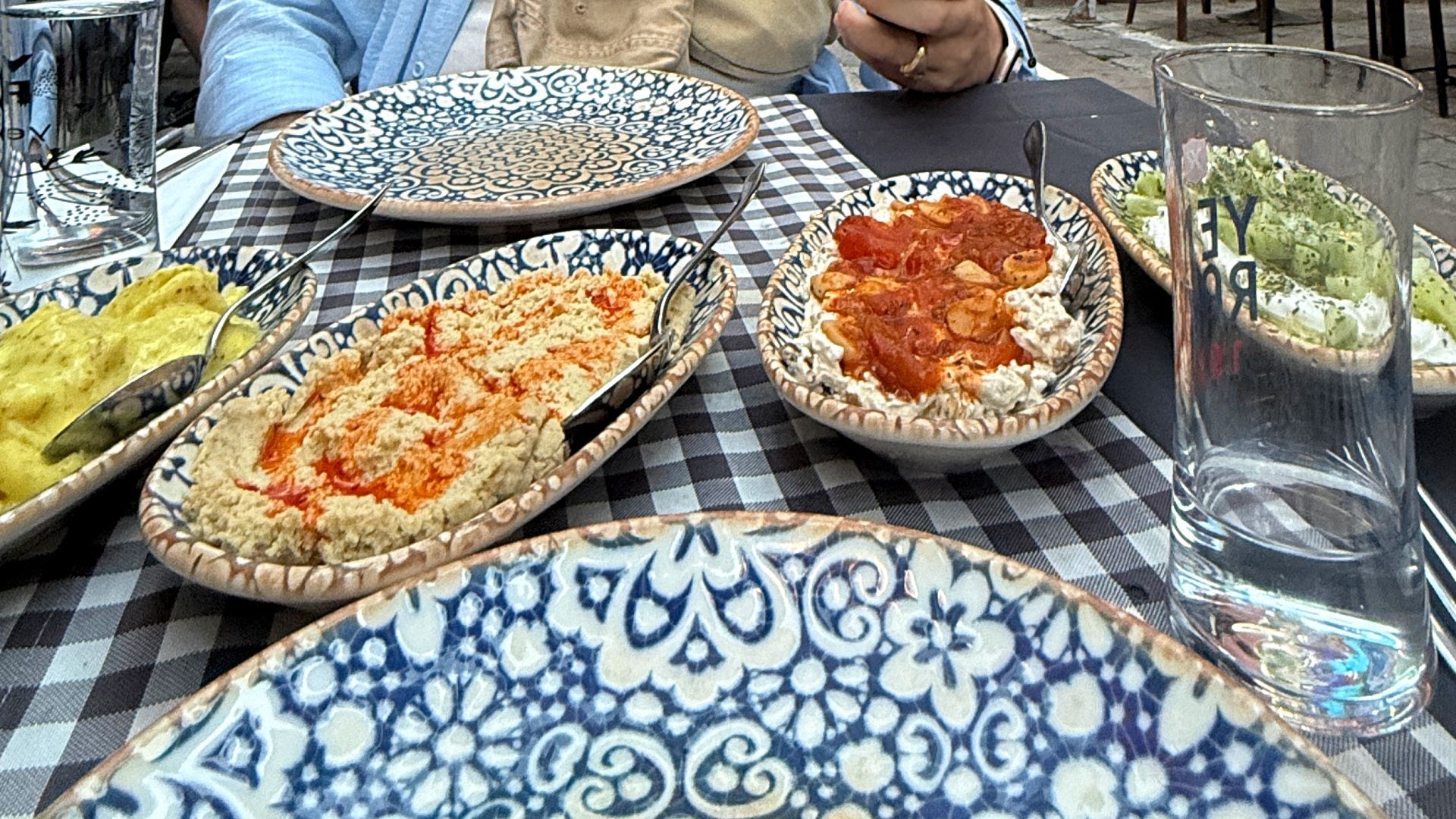 Bliskowschodni klasyk, który robi porządek na kanapce i w jelitach. Baba ganoush to coś więcej niż genialny smak