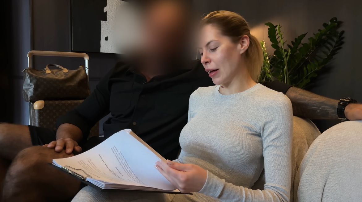 Julia von Stein podczas operacji plastycznej