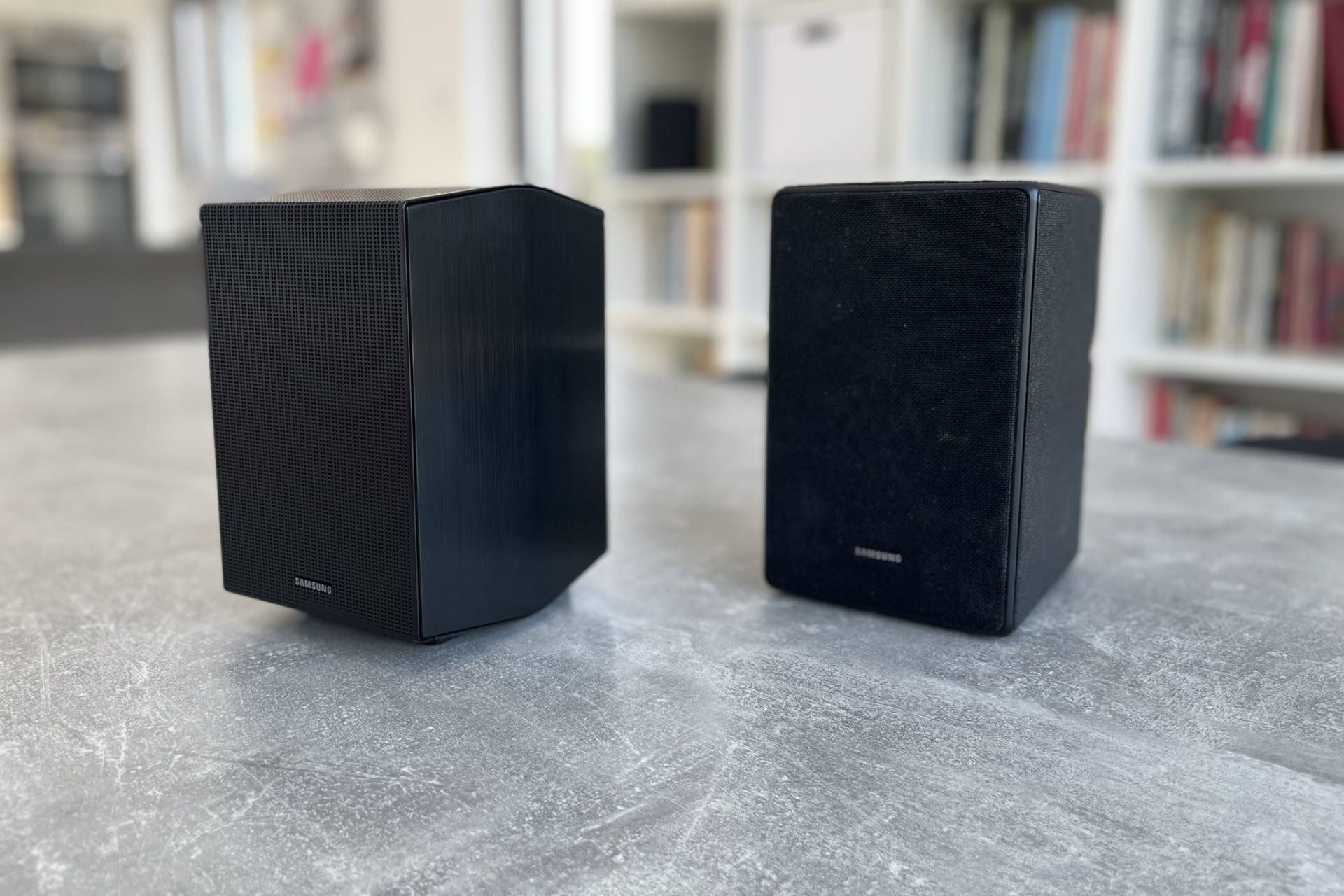 Samsung HW-Q990B vs Samsung HW-Q950A - porównanie satelit