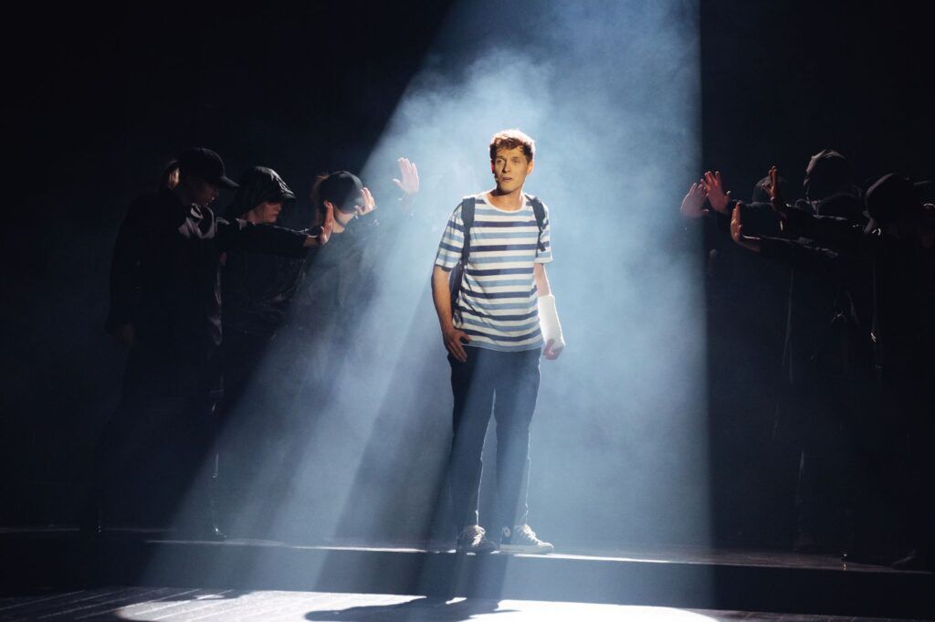 Marcin Franc w „„Drogi Evanie Hansenie” © Dawid Stube, Teatr Muzyczny w Poznaniu