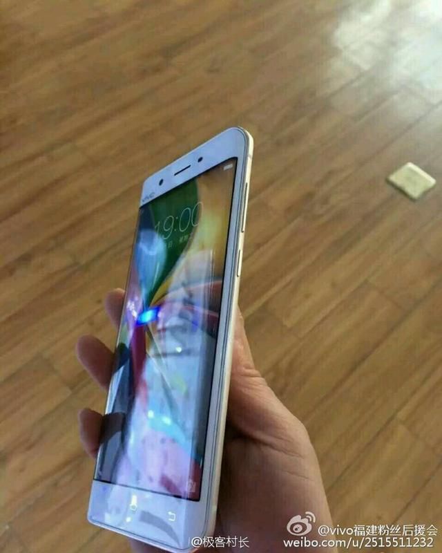 #wSkrócie: Vivo Xplay 5 z wygiętym ekranem, Huawei P9 na zdjęciach oraz papier, kamień i nożyce w reklamie Androida 3