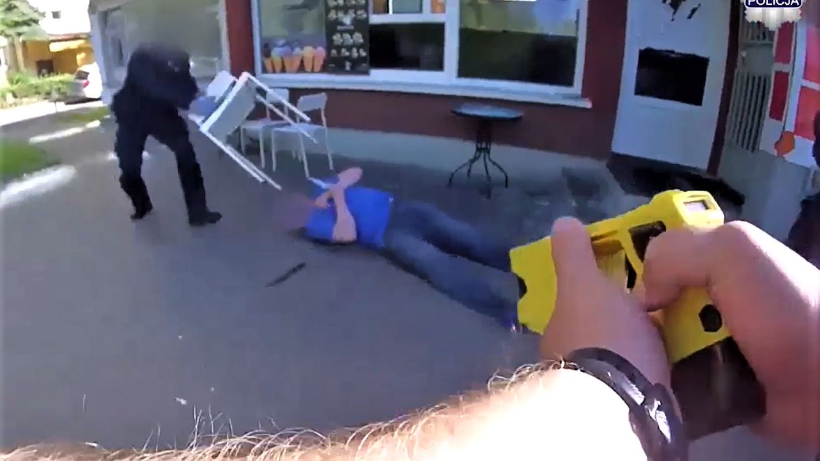 Mężczyzna został obezwładniony taserem 