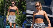 Hailey Baldwin opala się w spodenkach polskiej marki