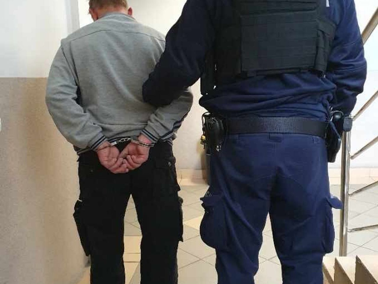 Łaziska Górne: Wyciągnął pistolet i groził 60-latkowi przestrzeleniem kolan. Wszystko na oczach 11-letniego wnuczka