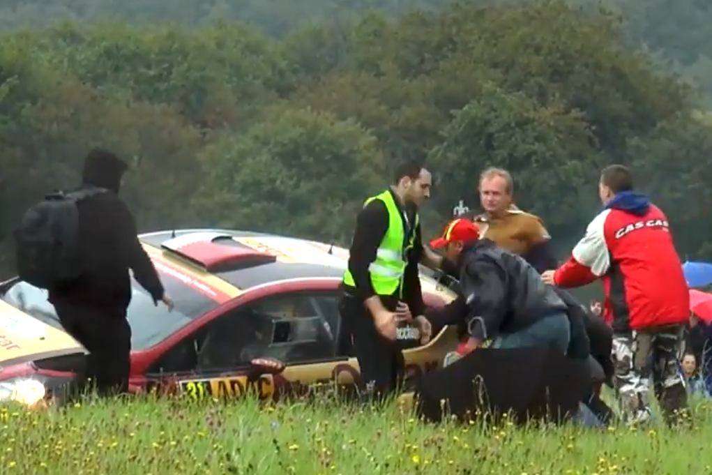 Służby bezpieczeństwa w bójce z kibicami