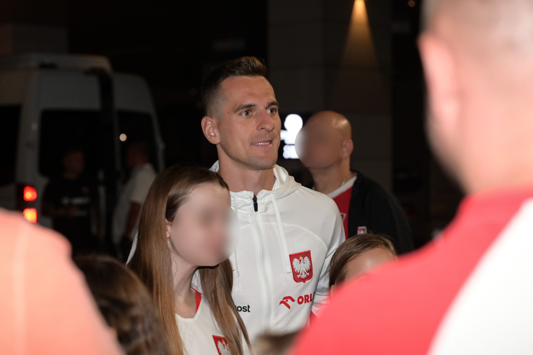 Piłkarze reprezentacji Polski wracają do hotelu po meczu z Wyspami Owczymi