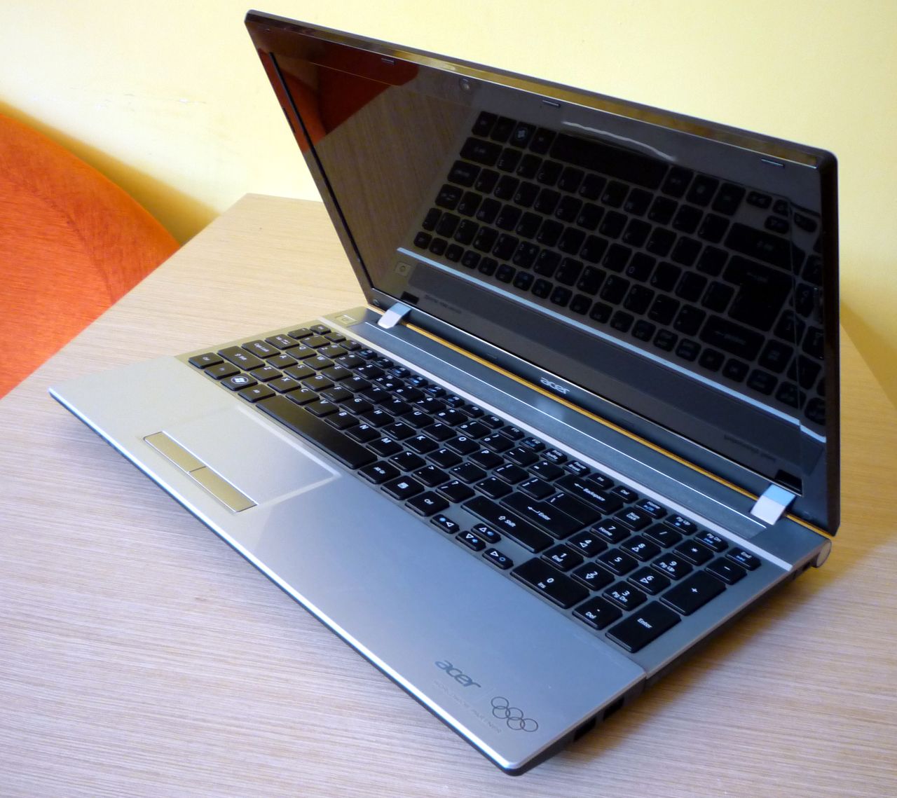 Acer Aspire V3-571