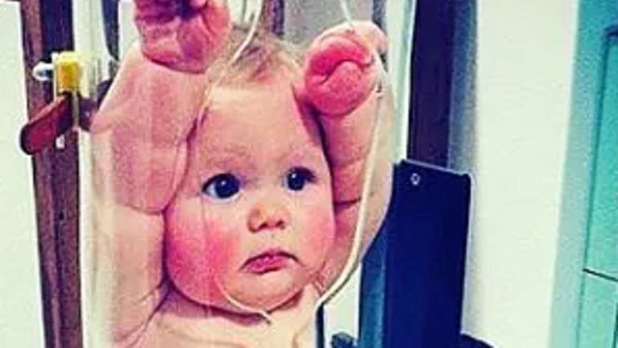 "Dzieci w blenderze". Zdjęcia maluchów podczas badań podbiły serca internautów