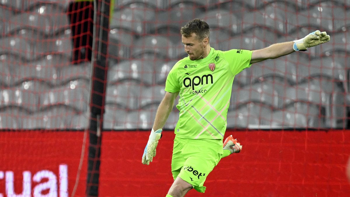 Lukas Hradecky nie zagra z Polską