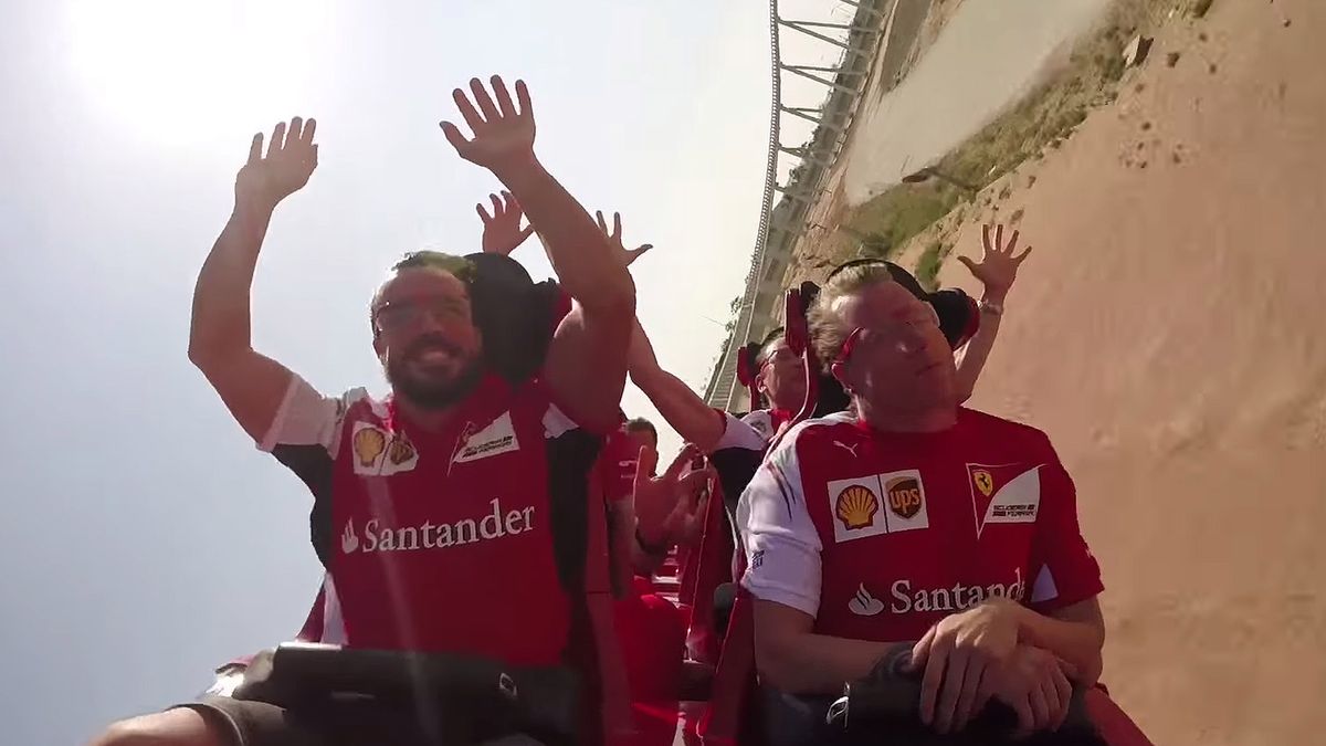 Kimi Räikkönen i Fernando Alonso na rollercoasterze Ferrari 1