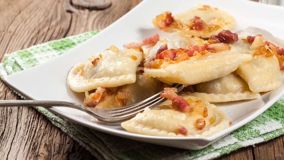 Jesteś fanem pierogów ruskich? Te z ziemniakami biją je na głowę. 