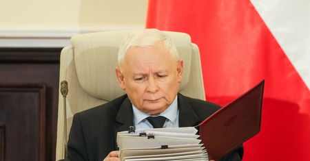 Kto może otwierać szampana? Mamy najnowszy sondaż