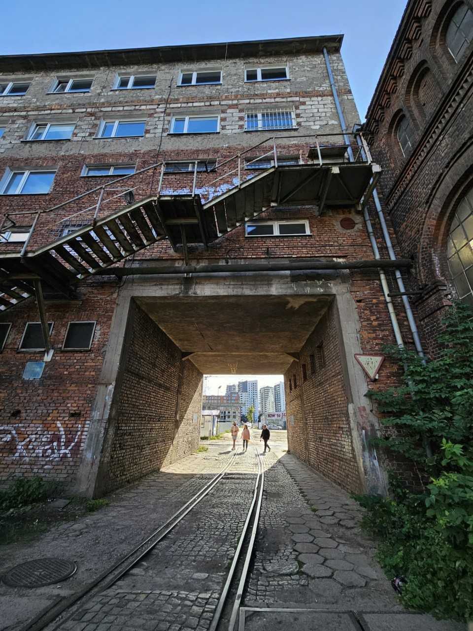 Osoby, które pamiętają czasy PRL-u, zwiedzając wystawy będą miały na pewno mieszane uczucia