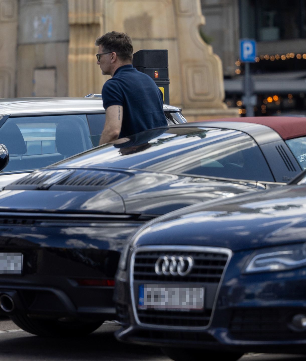 Tomasz Kammel wozi się porsche