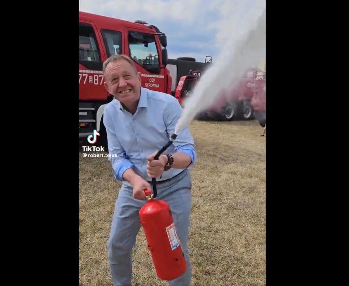 Minister Telus nagrał film,w którym tak przekonywał, że gasi pożary w rolnictwie 