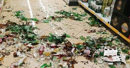Furia w sklepie pod Obornikami. Wyładował złość na butelkach