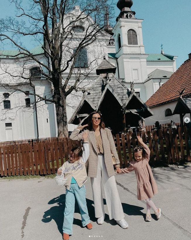 Anna Wendzikowska z córkami