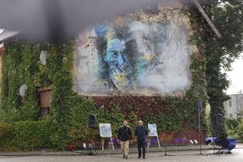Radzionków: Odsłonięto mural upamiętniający ofiary przemocy w 1945