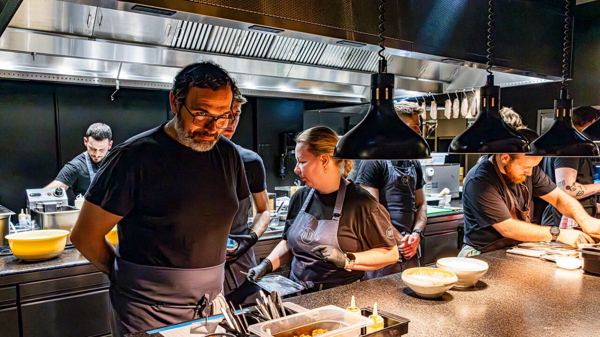 Chef Andrea Camastra w restauracji NUTA