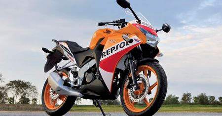 Używany motocykl 125 cm3 za dwie pensje. Nie musi być nudno