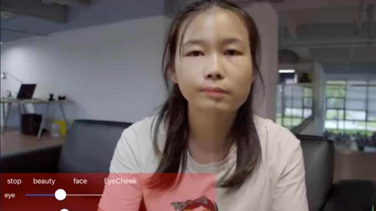 Aplikacja wideo zmienia jej twarz na żywo. Zobacz różnicę 1