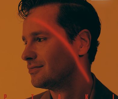 Krzysztof Zalewski z nowym singlem i "bez prądu". Kolejny hit ma w kieszeni