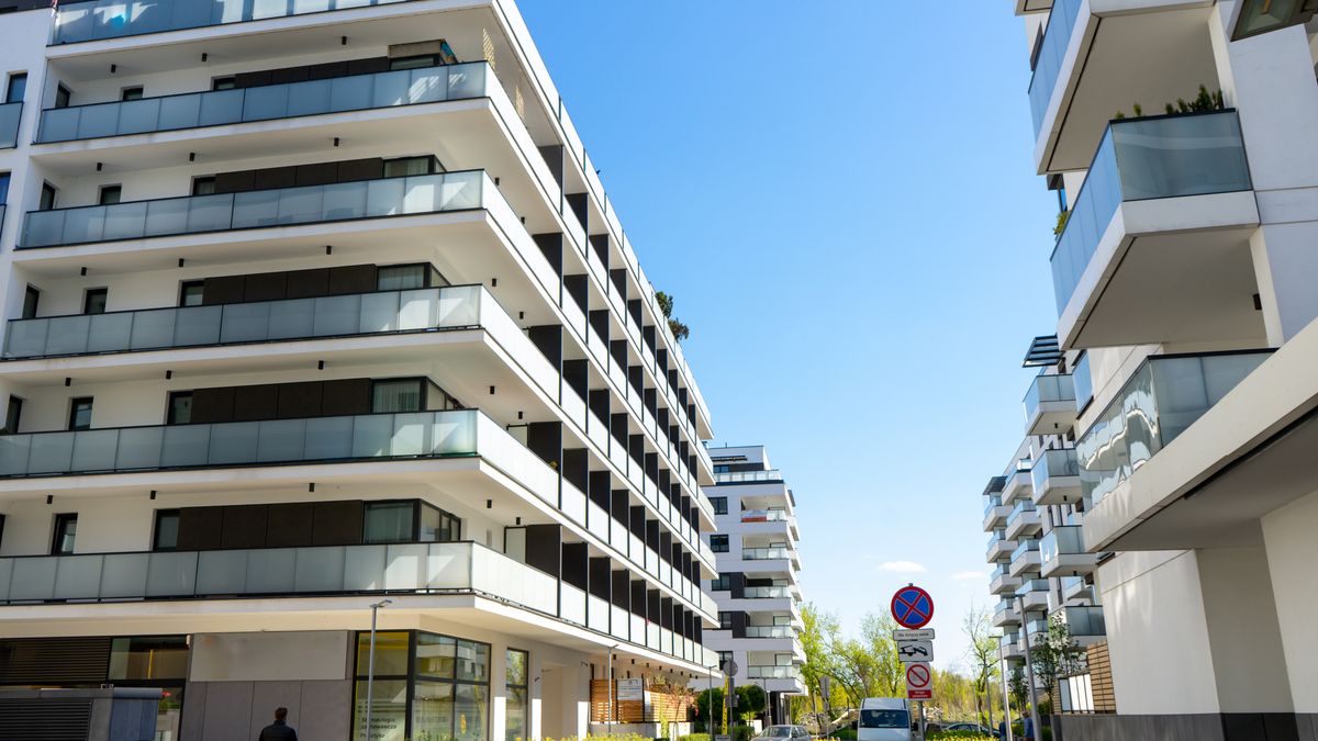 building, architecture, city, urban, apartment, buildings, skyscraper, sky, office, residential, tower, skyline, business, downtown, hotel, construction, travel, condo, tall, high, window, miami, cityscape, glass, blue, house rental, city life, architectural, homestead, modern architecture, housing project, lighting equipment, modern facade, residential structure, built structure, clear sky, loft apartment, apartment building, urban scene, man made structure, street, structure, building exterior, modern building, housing, condominium, modern