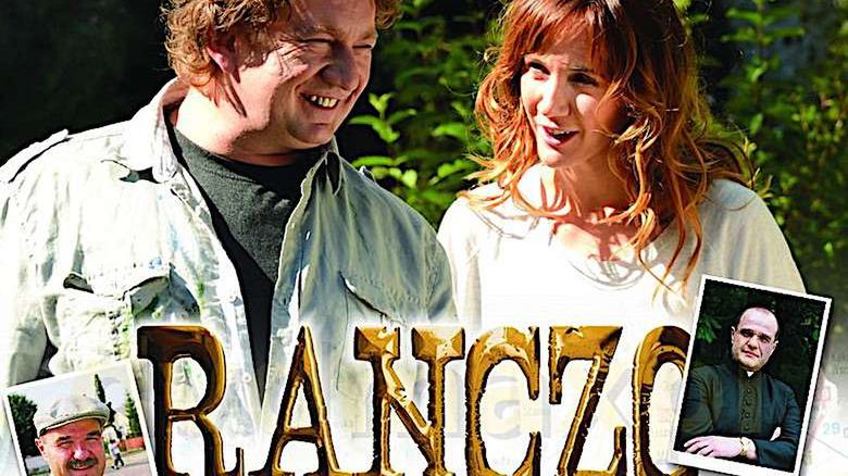 Paweł Królikowski z Iloną Ostrowską na planie serialu Ranczo