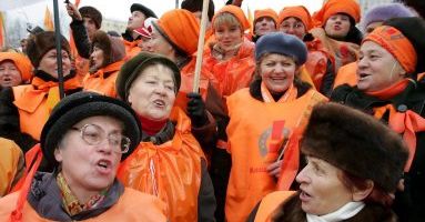 10 tys. osób świętuje rocznicę "pomarańczowej rewolucji"