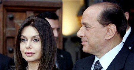 Berlusconi przeprosił żonę za swe frywolne żarty