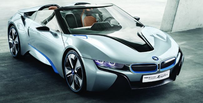 BMW i8 Spyder - ładuj z gniazdka i ciesz się słońcem