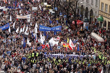Manifestacje w Warszawie przebiegły spokojnie