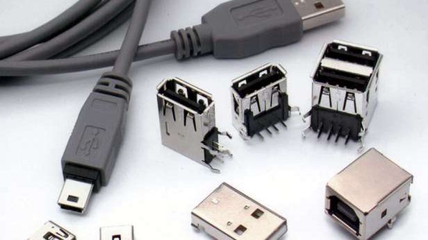 Pomysłowa wtyczka USB pokaże, w jaki sposób ją podłączyć 1