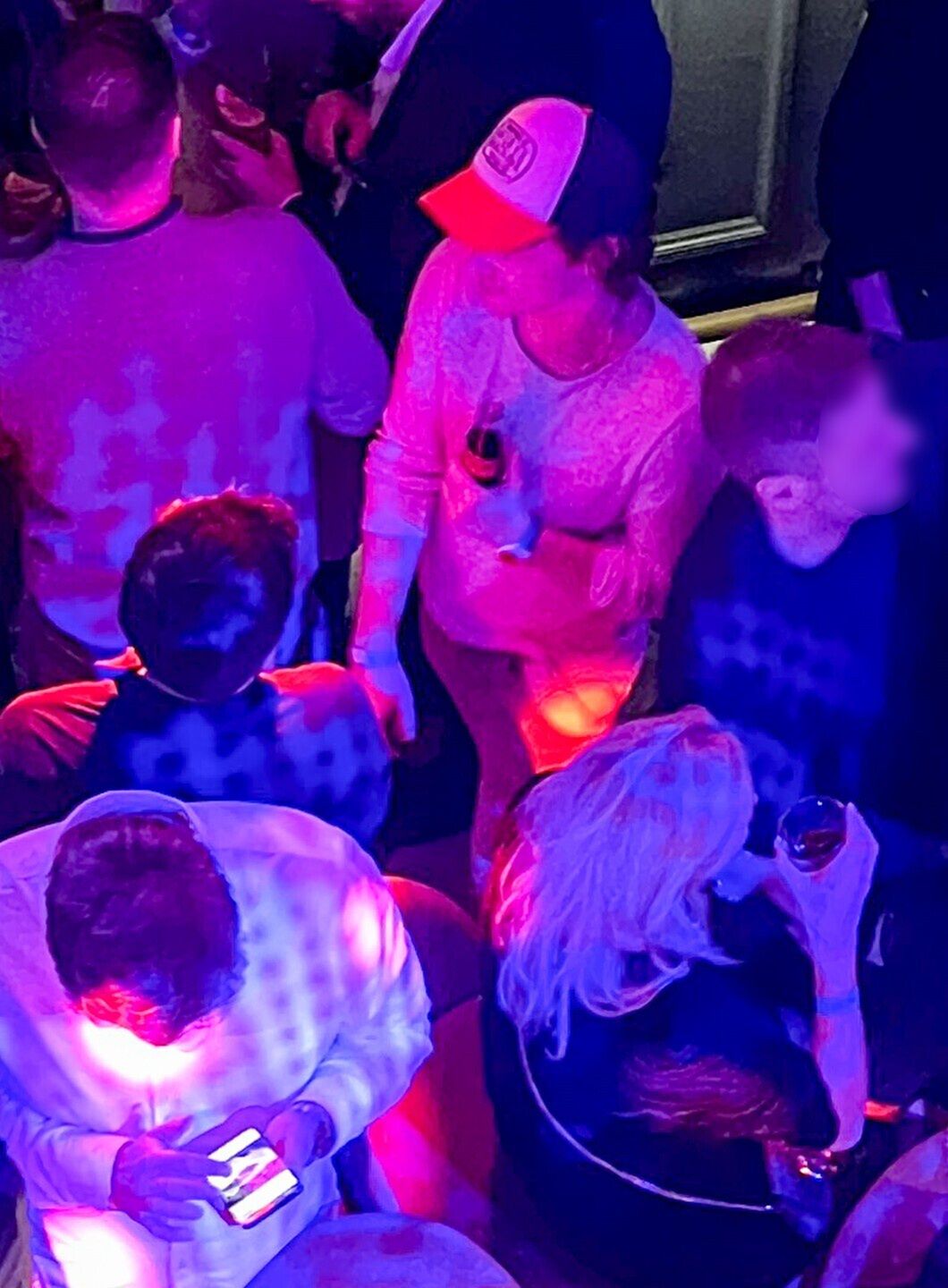 Rafał Zaorski imprezuje nocą z tajemniczą brunetką 