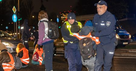"Polityczne tchórzostwo". Aktywistka odpowiada premierowi