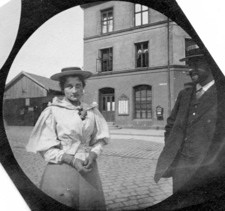 Carl Størmer robił zdjęcia z ukrycia w XIX wieku. Czy był pierwszym fotografem ulicznym? 12