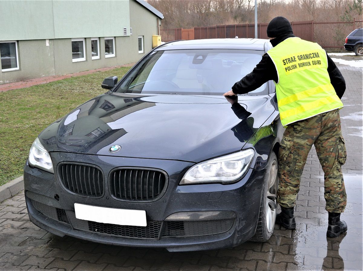 Droższym autem trudniej się "prześlizgnąć"