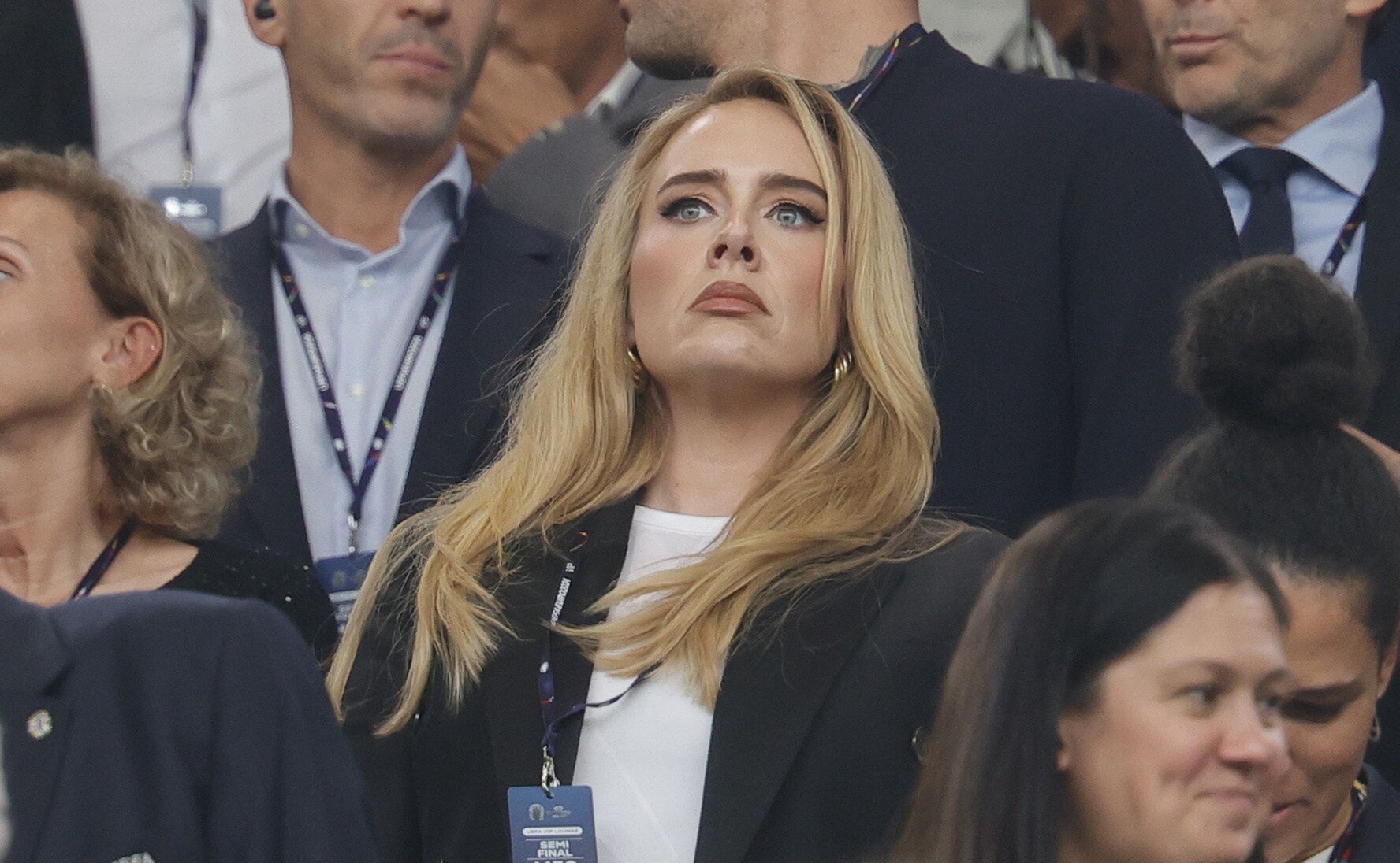 English singer-songwriter Adele sits in the stands ahead of the UEFA EURO 2024 semi-finals soccer match between Netherlands and England, in Dortmund, Germany, 10 July 2024. EPA/RONALD WITTEK Dostawca: PAP/EPA.