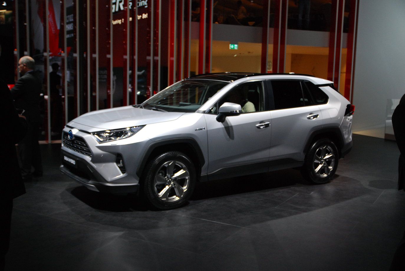 Tak prezentowała się RAV-4 na salonie w Paryżu.