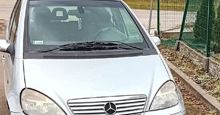 Pijany i bez prawa jazdy wjechał w ogrodzenie. Mężczyznę zatrzymał inny kierowca będący świadkiem zdarzenia