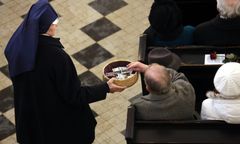 Koniec tradycyjnej tacy? Księża mają inną propozycję