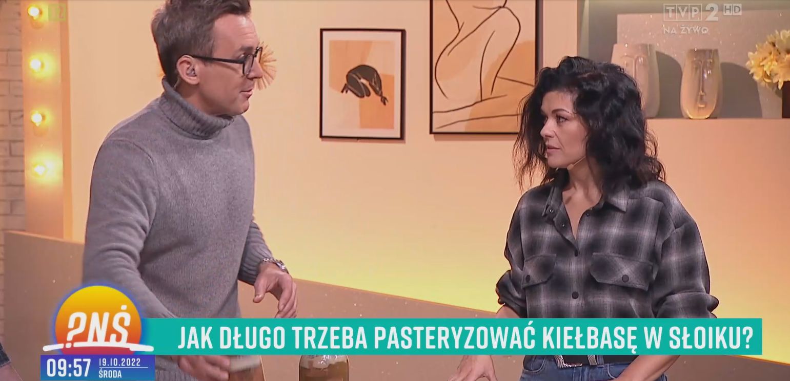 Katarzyna Cichopek i Maciej Kurzajewski zadebiutowali jako para w "Pytaniu na śniadanie". Co zdradziły ich gesty?